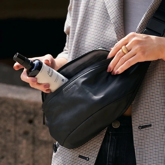 🖤BNWT LO & SONS BOND belt bag in lambskin - sold out online! - Picture 1 of 5